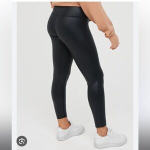 American Eagle Offline goals shine black high rise 7/8 legging women’s M